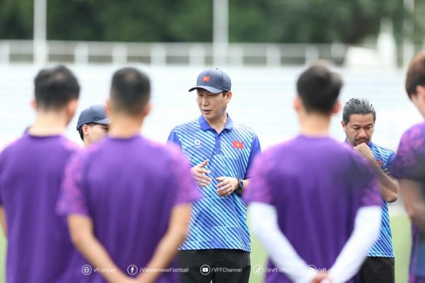 Chủ tịch VFF: ‘Vô địch AFF Cup đã khó, bảo vệ thành công còn khó hơn và Việt Nam phải giữ cho được’ Chủ tịch VFF: ‘Vô địch AFF Cup đã khó, bảo vệ thành công còn khó hơn và Việt Nam phải giữ cho được’