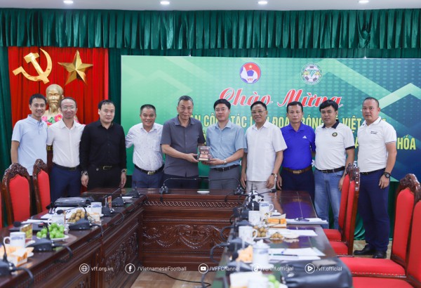 Chủ tịch VFF thăm LĐBĐ Thanh Hóa, mong có thêm tài năng cho đội tuyển quốc gia Chủ tịch VFF thăm LĐBĐ Thanh Hóa, mong có thêm tài năng cho đội tuyển quốc gia