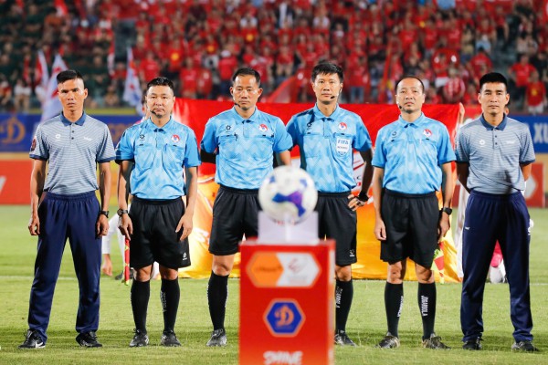 Chủ tịch VPF đau xót trước sự ra đi đột ngột của trọng tài Trần Đình Thịnh Chủ tịch VPF đau xót trước sự ra đi đột ngột của trọng tài Trần Đình Thịnh