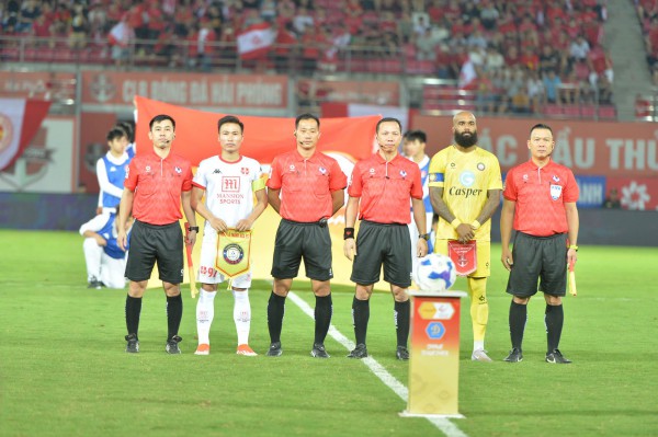 Chủ tịch VPF đau xót trước sự ra đi đột ngột của trọng tài Trần Đình Thịnh Chủ tịch VPF đau xót trước sự ra đi đột ngột của trọng tài Trần Đình Thịnh