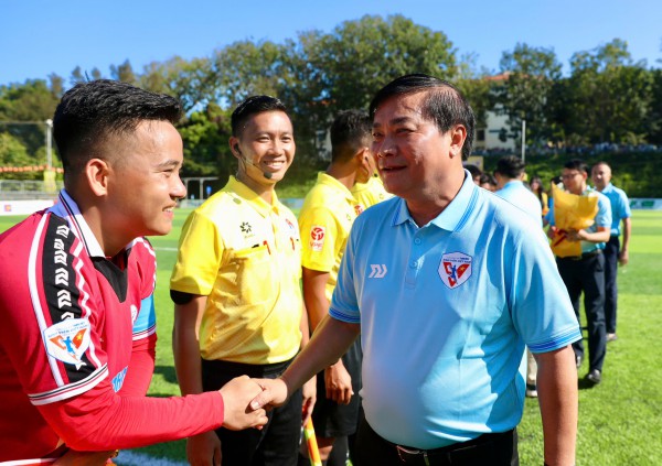 Chức vô địch ngọt ngào của đội Trường ĐH Thủy lợi, lễ bế mạc đầy cảm xúc!