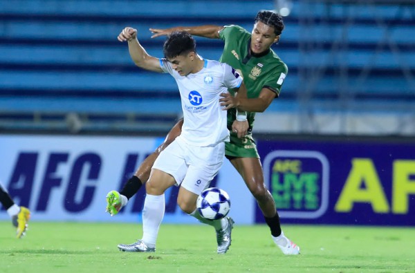 Chuyện chưa kể về cầu thủ Việt duy nhất đá chính giữa 'rừng Tây' CLB Nam Định Chuyện chưa kể về cầu thủ Việt duy nhất đá chính giữa 'rừng Tây' CLB Nam Định