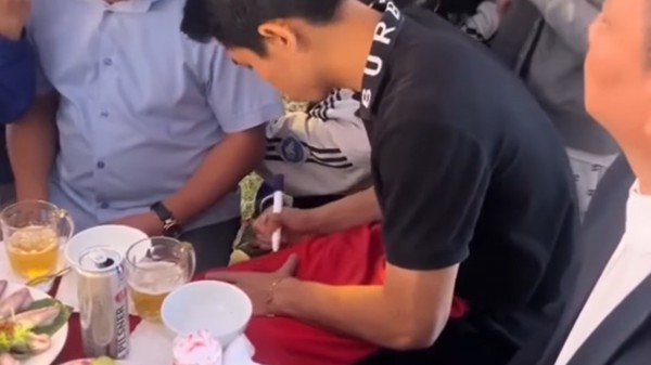 Chuyện chưa kể về đội bóng trường làng của Vua phá lưới Đình Bắc: Từng thua vì bị ‘tố’... không có giày Chuyện chưa kể về đội bóng trường làng của Vua phá lưới Đình Bắc: Từng thua vì bị ‘tố’... không có giày