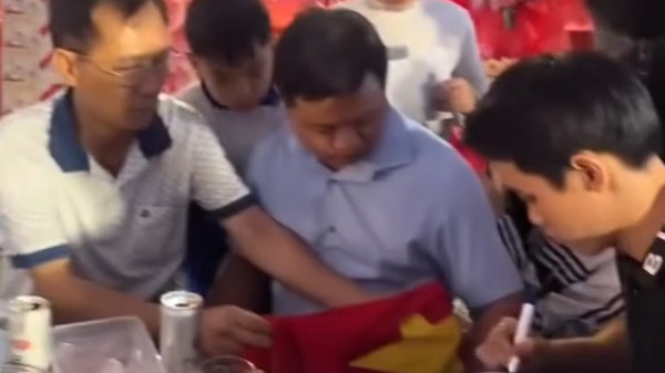 Chuyện chưa kể về đội bóng trường làng của Vua phá lưới Đình Bắc: Từng thua vì bị ‘tố’... không có giày Chuyện chưa kể về đội bóng trường làng của Vua phá lưới Đình Bắc: Từng thua vì bị ‘tố’... không có giày