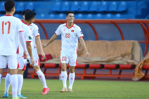 Cờ đến tay Tiến Linh Cờ đến tay Tiến Linh