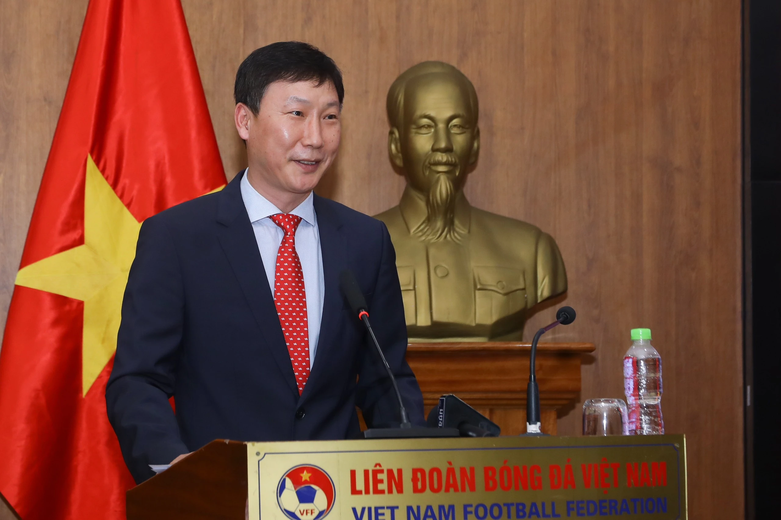 Con đường nào cho đội tuyển Việt Nam dưới thời tân HLV trưởng Kim Sang-sik?