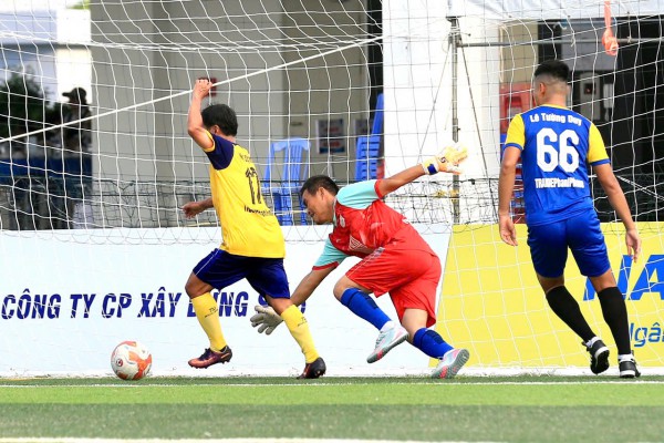 Công Nhậm lập hat-trick, Minh 'nhí' ghi cú đúp tạo kịch tính tại Trường ĐH Đồng Tháp
