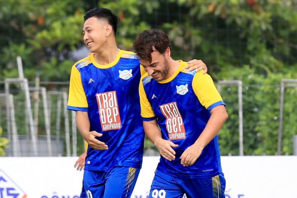 Công Nhậm lập hat-trick, Minh 'nhí' ghi cú đúp tạo kịch tính tại Trường ĐH Đồng Tháp