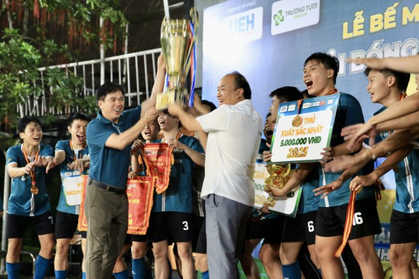 Công Phượng, Xuân Trường và Minh Vương lan tỏa cảm xúc mạnh mẽ ở giải sinh viên UEH Công Phượng, Xuân Trường và Minh Vương lan tỏa cảm xúc mạnh mẽ ở giải sinh viên UEH