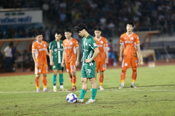 Công Phượng trải lòng đầy cảm xúc: ‘Chính từ thất bại này, tôi sẽ đứng dậy mạnh mẽ hơn’ Công Phượng trải lòng đầy cảm xúc: ‘Chính từ thất bại này, tôi sẽ đứng dậy mạnh mẽ hơn’