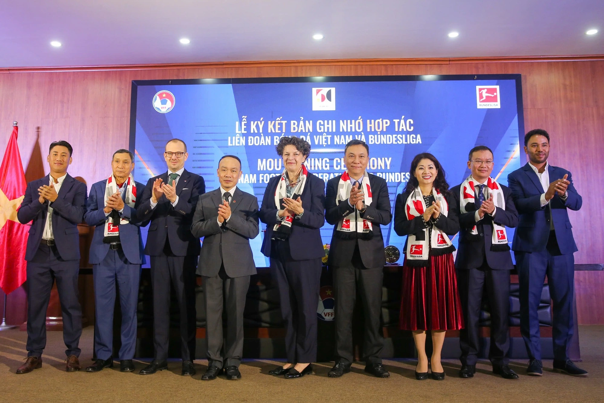 Cú bắt tay ngoạn mục của VFF với Bundesliga: U.17 và U.20 Việt Nam sang Đức tập huấn! Cú bắt tay ngoạn mục của VFF với Bundesliga: U.17 và U.20 Việt Nam sang Đức tập huấn!