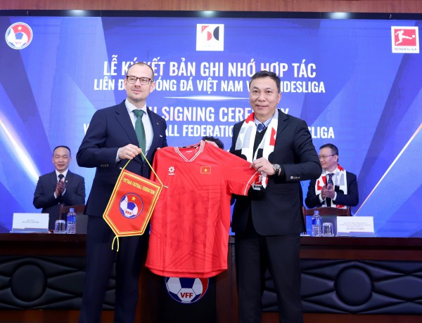 Cú bắt tay ngoạn mục của VFF với Bundesliga: U.17 và U.20 Việt Nam sang Đức tập huấn! Cú bắt tay ngoạn mục của VFF với Bundesliga: U.17 và U.20 Việt Nam sang Đức tập huấn!