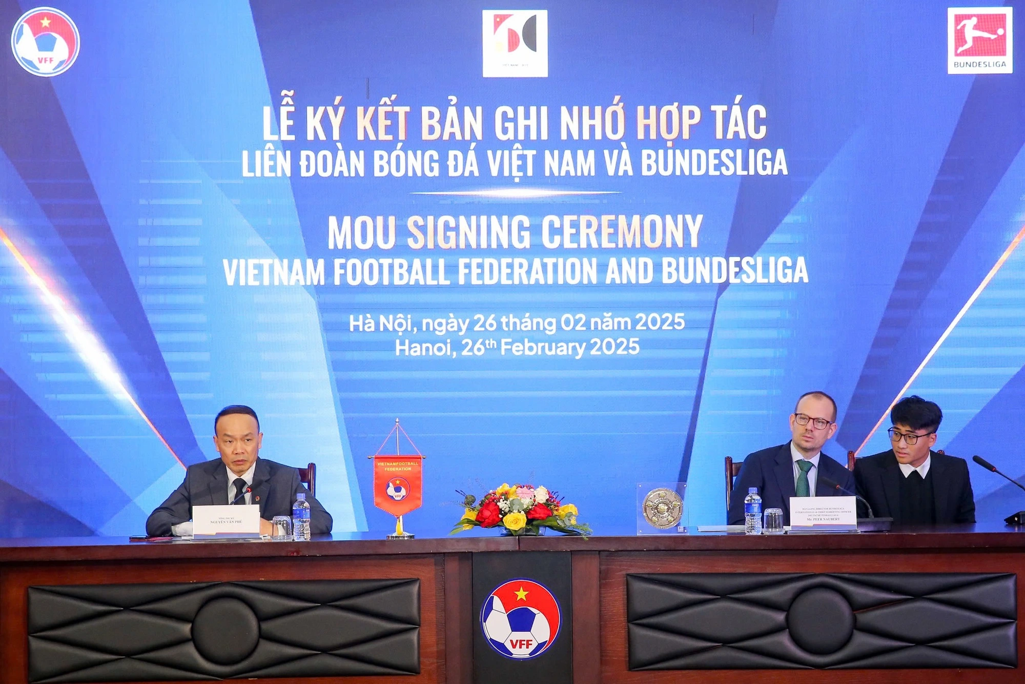 Cú bắt tay ngoạn mục của VFF với Bundesliga: U.17 và U.20 Việt Nam sang Đức tập huấn! Cú bắt tay ngoạn mục của VFF với Bundesliga: U.17 và U.20 Việt Nam sang Đức tập huấn!