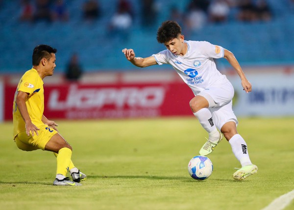 Cuộc chạy đua mua sắm 'sao' của các đại gia V-League