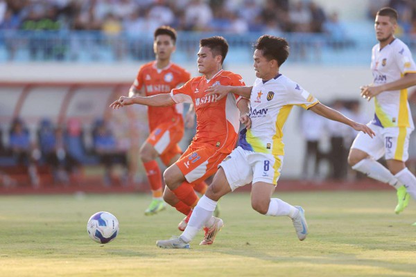 Cuộc đua tránh xuống hạng cực nóng ngay đầu mùa: HAGL 'khó thở', cựu vương V-League lao đao?