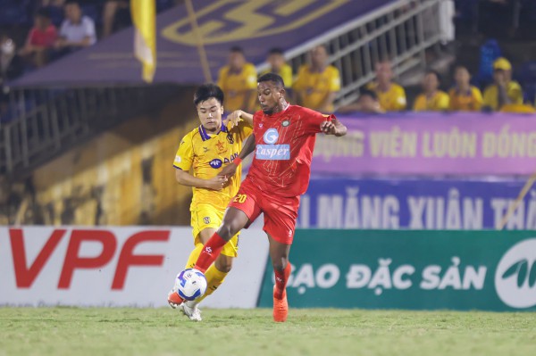 Cuộc đua tránh xuống hạng cực nóng ngay đầu mùa: HAGL 'khó thở', cựu vương V-League lao đao?