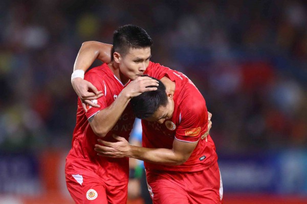 Cuộc đua vô địch V-League vô cùng hấp dẫn, cực khó đoán đội nào đăng quang! Cuộc đua vô địch V-League vô cùng hấp dẫn, cực khó đoán đội nào đăng quang!