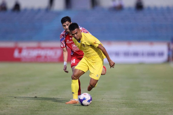 Cuộc giải cứu CLB Quảng Nam bất thành vì nhà tài trợ vẫn ‘bặt vô âm tín’? Cuộc giải cứu CLB Quảng Nam bất thành vì nhà tài trợ vẫn ‘bặt vô âm tín’?