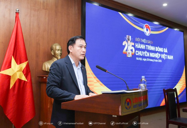 Cuốn sách đặc biệt ghi lại khoảnh khắc HAGL và Kiatisak thống trị V-League Cuốn sách đặc biệt ghi lại khoảnh khắc HAGL và Kiatisak thống trị V-League