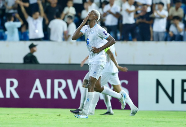 Dàn Tây tỏa sáng, CLB Nam Định đè bẹp đội Thái Lan ở Cúp C2 châu Á Dàn Tây tỏa sáng, CLB Nam Định đè bẹp đội Thái Lan ở Cúp C2 châu Á