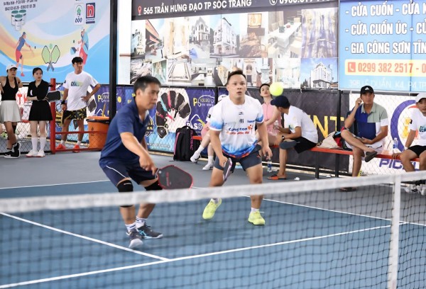 Diễn viên Huy Khánh lần đầu vô địch giải pickleball