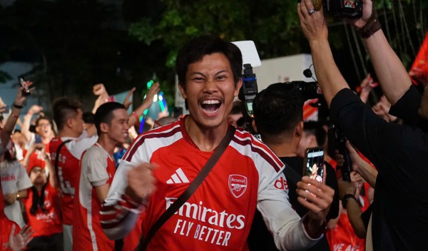 Diễn viên 'Mưa đỏ' mất ngủ vì Arsenal Diễn viên 'Mưa đỏ' mất ngủ vì Arsenal