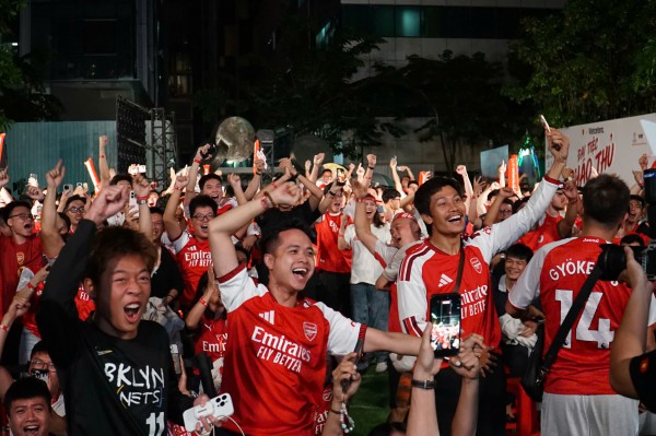 Diễn viên 'Mưa đỏ' mất ngủ vì Arsenal Diễn viên 'Mưa đỏ' mất ngủ vì Arsenal