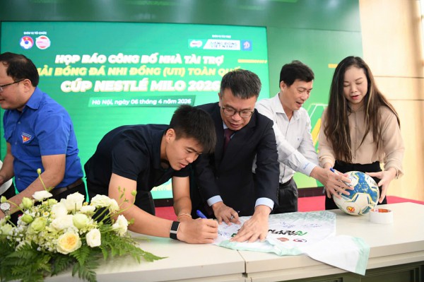 Duy Mạnh, Tuấn Hải truyền lửa cho cầu thủ nhí ở giải U.11 toàn quốc Cúp Nestlé MILO 2026 Duy Mạnh, Tuấn Hải truyền lửa cho cầu thủ nhí ở giải U.11 toàn quốc Cúp Nestlé MILO 2026