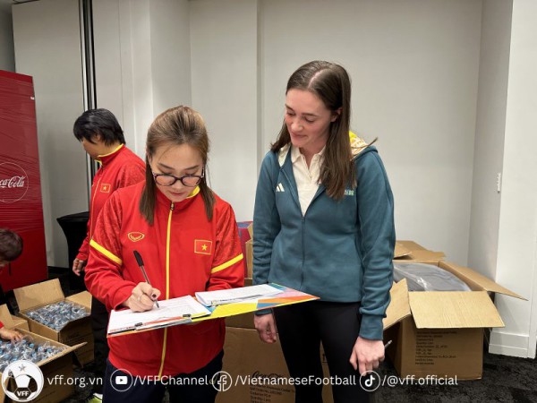 FIFA cung cấp các trang thiết bị phục vụ thi đấu tới ĐT nữ Việt Nam