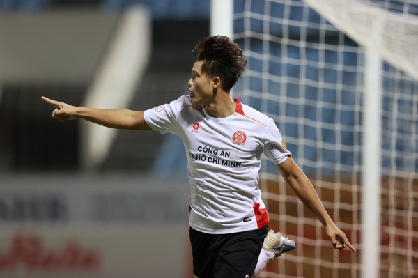 'Gà son' trẻ Văn Bình tỏa sáng đúng lúc cho CLB Công an TP.HCM 'Gà son' trẻ Văn Bình tỏa sáng đúng lúc cho CLB Công an TP.HCM