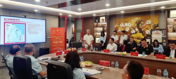 Gần 700 chiến sĩ công an cùng hàng nghìn VĐV tranh tài giải chạy ý nghĩa tại Nghệ An