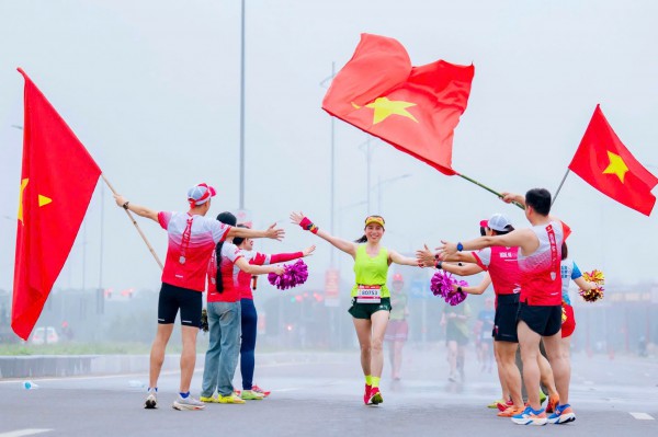 Gần 700 chiến sĩ công an cùng hàng nghìn VĐV tranh tài giải chạy ý nghĩa tại Nghệ An