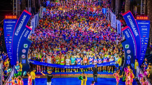 Giải chạy đêm giàu sức sống, truyền cảm hứng mạnh mẽ của một 'thành phố không ngủ' Giải chạy đêm giàu sức sống, truyền cảm hứng mạnh mẽ của một 'thành phố không ngủ'