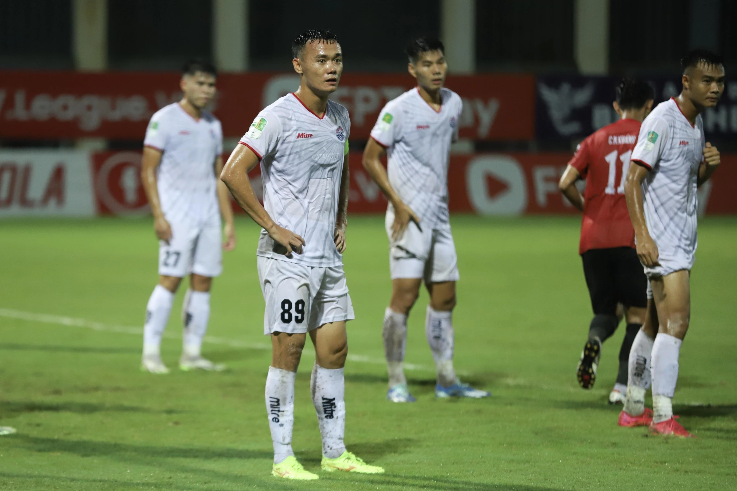 Giải hạng nhất: Trường Tươi Bình Phước phà hơi nóng vào PVF-CAND, suất play-off cạnh tranh khốc liệt