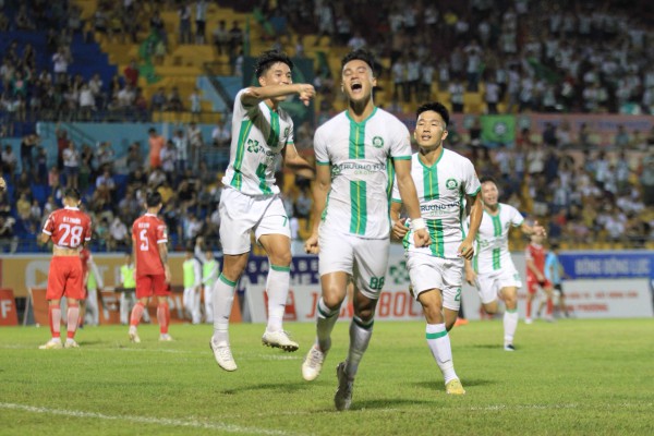 Giải hạng nhất: Trường Tươi Bình Phước phà hơi nóng vào PVF-CAND, suất play-off cạnh tranh khốc liệt