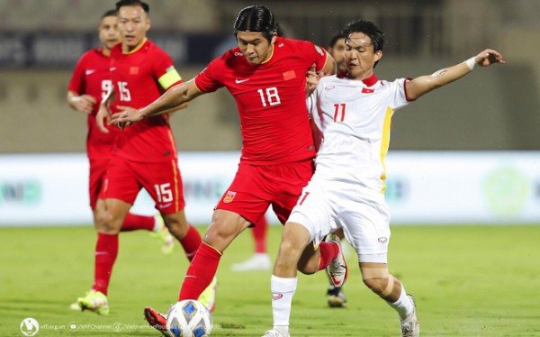 Giao hữu – ĐT Trung Quốc 2-0 ĐT Việt Nam: Thất bại trong thế thiếu người