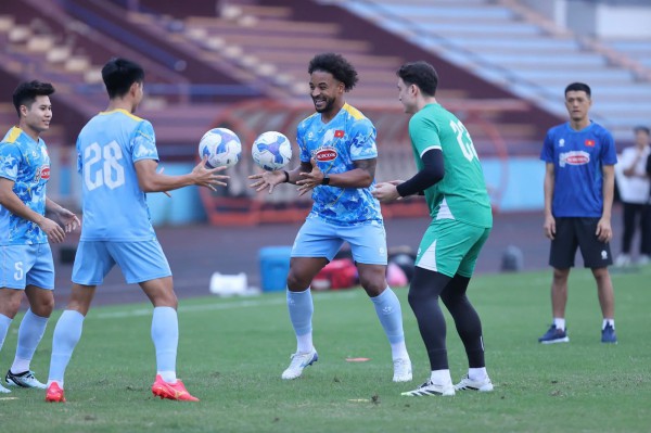 Giật mình giá vé xem Xuân Son và đội tuyển Việt Nam đấu chủ nhà Lào: Chỉ 13.000 đồng! Giật mình giá vé xem Xuân Son và đội tuyển Việt Nam đấu chủ nhà Lào: Chỉ 13.000 đồng!