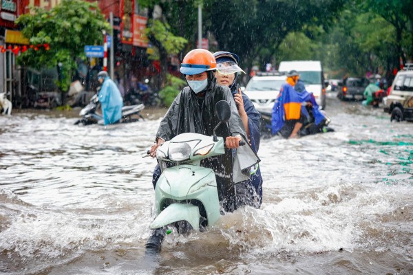 HAGL bị phạt vì lý do bất ngờ, V-League lo lắng các sân mất điện đột ngột sau mưa bão
