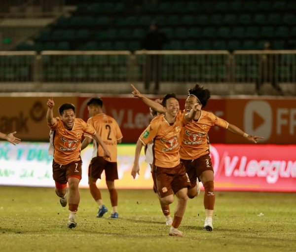 HAGL nắm trong tay vận mệnh của suất xuống hạng, V-League nghẹt thở đến giây cuối cùng!