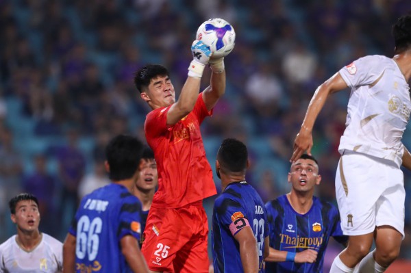 HAGL 'phiên bản 2K' trẻ nhất V-League gây sốc với sự lột xác ngoạn mục