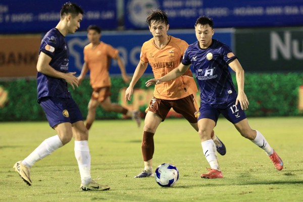 HAGL thoát thua Thanh Hóa nhờ bàn thắng nghẹt thở phút 100: Ông Vũ Tiến Thành ăn mừng cực lạ HAGL thoát thua Thanh Hóa nhờ bàn thắng nghẹt thở phút 100: Ông Vũ Tiến Thành ăn mừng cực lạ