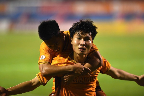 HAGL và nhóm đua trụ hạng hồi sinh rực lửa, V-League đáng xem hơn nhiều