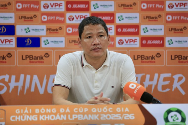 HLV Anh Đức phản ứng gay gắt, phát biểu cực sốc về trọng tài: VPF liệu có nhắc nhở? HLV Anh Đức phản ứng gay gắt, phát biểu cực sốc về trọng tài: VPF liệu có nhắc nhở?