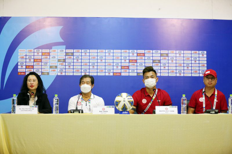 HLV Bae Ji Won: “Viettel trước tiên phải qua vòng bảng”