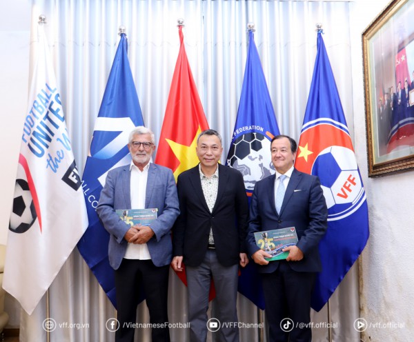 HLV Calisto bất ngờ quay lại Việt Nam, có cuộc làm việc rất quan trọng cùng Chủ tịch VFF HLV Calisto bất ngờ quay lại Việt Nam, có cuộc làm việc rất quan trọng cùng Chủ tịch VFF