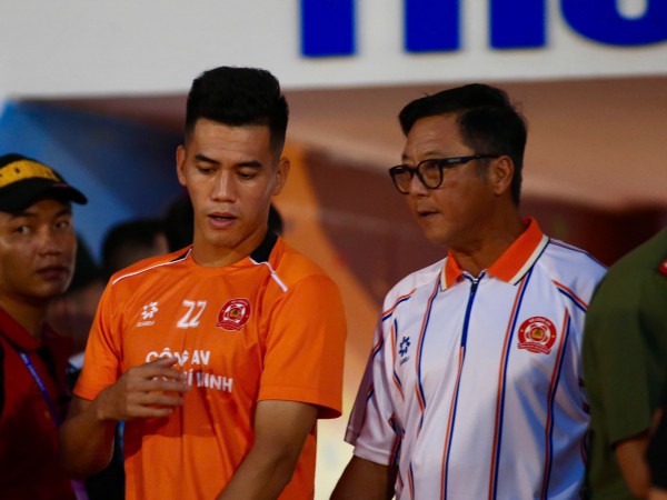 HLV HAGL chỉ mong hòa mà còn không được, HLV Lê Huỳnh Đức nói điều cực sốc về Tiến Linh HLV HAGL chỉ mong hòa mà còn không được, HLV Lê Huỳnh Đức nói điều cực sốc về Tiến Linh