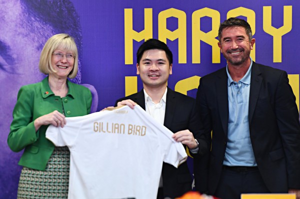 HLV Hà Nội Harry Kewell: ‘Có Robbie Fowler là bạn thân, tôi sẽ hiểu hơn bóng đá châu Á’ HLV Hà Nội Harry Kewell: ‘Có Robbie Fowler là bạn thân, tôi sẽ hiểu hơn bóng đá châu Á’