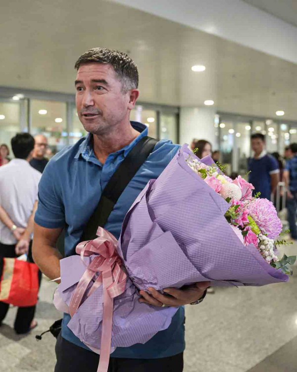 HLV Harry Kewell không muốn bị V-League ‘quật ngã’, cấp thượng tầng Hà Nội FC kỳ vọng lớn
