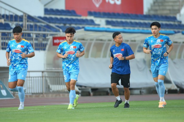 HLV Kim Sang-sik bối rối: ‘Tôi mất ngủ vì chốt danh sách U.23 Việt Nam, đau lòng vì Văn Trường’ HLV Kim Sang-sik bối rối: ‘Tôi mất ngủ vì chốt danh sách U.23 Việt Nam, đau lòng vì Văn Trường’