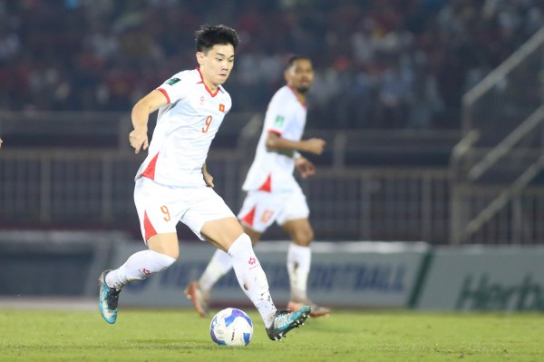 HLV Kim Sang-sik: 'Đội tuyển Việt Nam vẫn nóng vội, tôi rất tiếc...' HLV Kim Sang-sik: 'Đội tuyển Việt Nam vẫn nóng vội, tôi rất tiếc...'